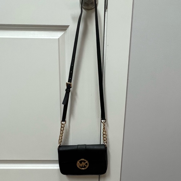 michael kors small crossbody - Picture 4 of 5